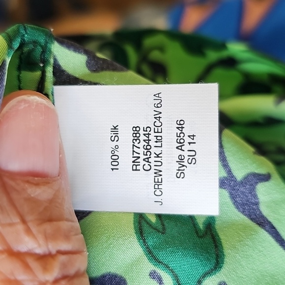 100% Silk J. Crew Colorful Geometric Pattern Top. One Covered Button In Back. 6 - Picture 7 of 7